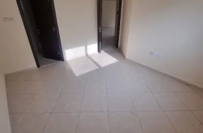 شقة - غرفة نوم - 2 حمامات للايجار في مكاتب برج الساعه - المصلى - الغرب - الشارقة