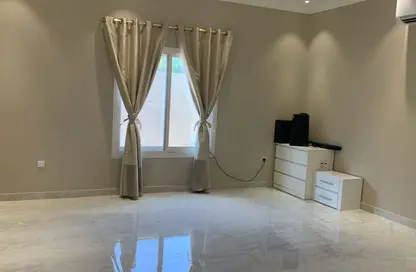 Villa - 2 Bedrooms - 2 Bathrooms for rent in Al Muteena - Deira - Dubai