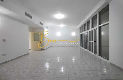 Empty Room image for: Apartment - 3 Bedrooms - 5 Bathrooms for rent in Ganadah Tower - Al Khalidiya - Abu Dhabi, Image 1