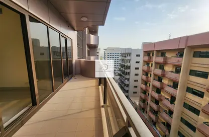 Apartment - 4 Bedrooms - 4 Bathrooms for rent in Golden Sands 9 - Mankhool - Bur Dubai - Dubai