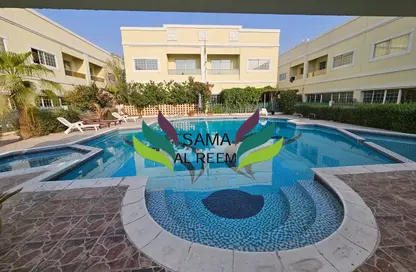Villa - 4 Bedrooms - 4 Bathrooms for rent in Jumeirah 1 Villas - Jumeirah 1 - Jumeirah - Dubai
