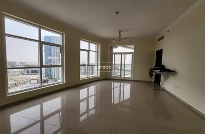 Apartment - 3 Bedrooms - 4 Bathrooms for rent in Siraj Tower - Arjan - Dubai
