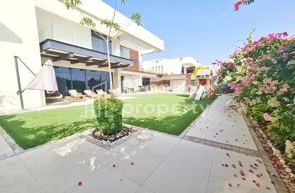 Garden image for: Villa - 4 Bedrooms - 5 Bathrooms for sale in West Yas - Yas Island - Abu Dhabi, Image 1