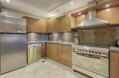 Kitchen image for: Apartment - 3 Bedrooms - 5 Bathrooms for rent in Al Fattan Marine Tower - Al Fattan Marine Towers - Jumeirah Beach Residence - Dubai, Image 1