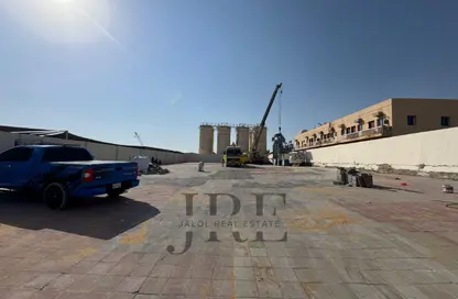 Warehouse - Studio - 1 Bathroom for rent in Al Sajaa - Sharjah