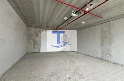Shop - Studio for rent in Binal Jesrain - Between Two Bridges - Abu Dhabi