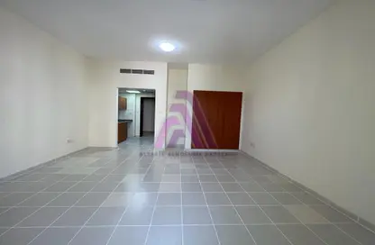 Empty Room image for: Apartment - 1 Bathroom for rent in Russia Cluster - International City - Dubai, Image 1