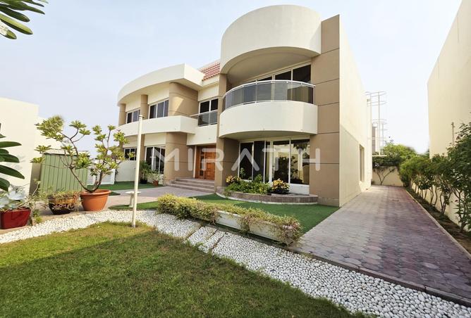 Villa - 4 Bedrooms - 4 Bathrooms for rent in Jumeirah 1 Villas - Jumeirah 1 - Jumeirah - Dubai