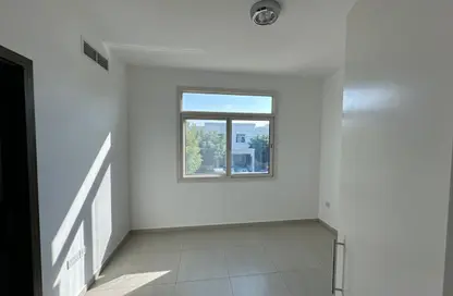 تاون هاوس - 2 غرف نوم - 3 حمامات للايجار في قرية الخليج - الغدير - أبوظبي