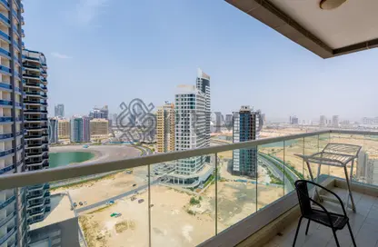 شقة - 2 غرف نوم - 3 حمامات للايجار في المساكن الحمراء - مدينة دبي الرياضية - دبي