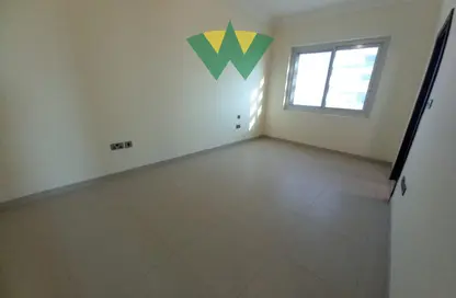 شقة - 2 غرف نوم - 2 حمامات للايجار في شعبية 12 - شعبية - مصفح - أبوظبي