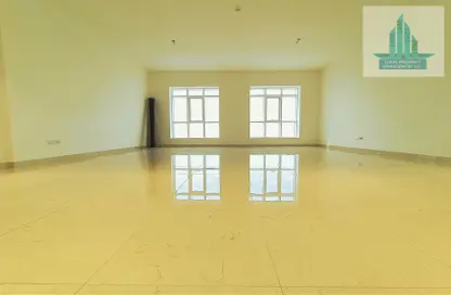 Apartment - 3 Bedrooms - 5 Bathrooms for rent in Al Mina Tower - Al Mina - Abu Dhabi