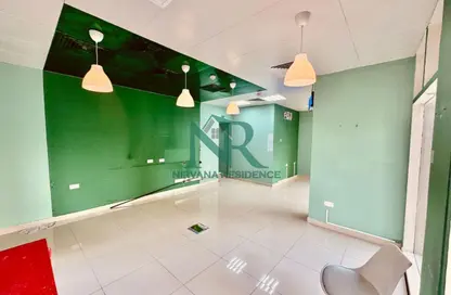 متجر - استوديو - 1 حمام للايجار في الخالدية - أبوظبي