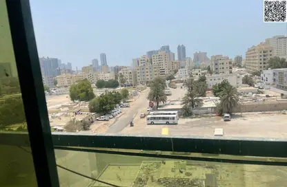 شقة - 2 غرف نوم - 2 حمامات للايجار في برج الكورنيش - طريق كورنيش عجمان - عجمان