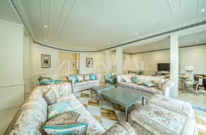 Apartment - 3 Bedrooms - 4 Bathrooms for sale in Palazzo Versace - Culture Village - Dubai