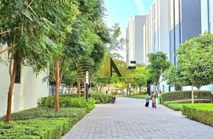 شقة - 1 حمام للبيع في إيست فييليدج - الجادة - الشارقة