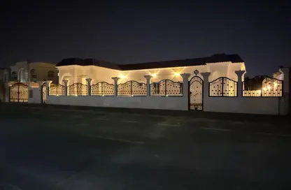 Villa - 5 Bedrooms - 5 Bathrooms for rent in Al Warqa'a 3 - Al Warqa'a - Dubai