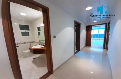 Apartment - 2 Bedrooms - 3 Bathrooms for rent in Salama Residence - Cornich Al Khalidiya - Al Khalidiya - Abu Dhabi