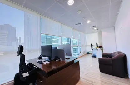Office Space - Studio - 4 Bathrooms for rent in Hamdan Street - Abu Dhabi