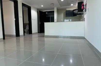 شقة - غرفة نوم - 2 حمامات للبيع في المساكن الحمراء - مدينة دبي الرياضية - دبي
