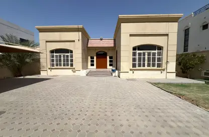 Villa - 2 Bedrooms - 4 Bathrooms for rent in Al Rahmaniya 1 - Al Rahmaniya - Sharjah