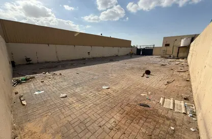 Warehouse - Studio - 1 Bathroom for rent in Al Sajaa - Sharjah