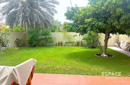 فيلا - 3 غرف نوم - 2 حمامات للبيع في الينابيع 8 - الينابيع - دبي