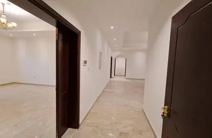 عمارة بالكامل - 8 غرف نوم - 8 حمامات للبيع في معسكر آل نهيان - أبوظبي