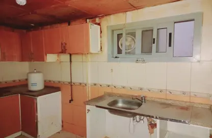 صورة لـ مطبخ شقة - 2 غرف نوم - 2 حمامات للايجار في مجمع مويلح - تجارية مويلح - الشارقة ، صورة رقم 1