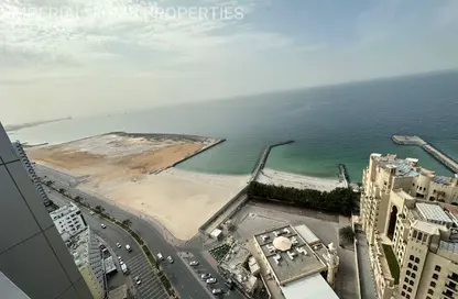 شقة - 3 غرف نوم - 4 حمامات للايجار في برج الكورنيش - طريق كورنيش عجمان - عجمان