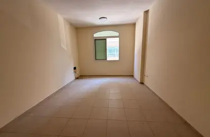 شقة - 2 غرف نوم - 2 حمامات للايجار في القليعة - الشرق - الشارقة