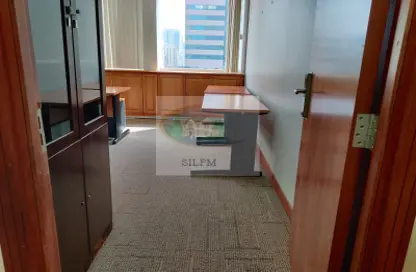 مكتب - استوديو - 4 حمامات للايجار في شارع حمدان - أبوظبي