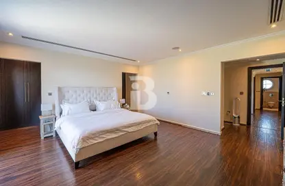 Villa - 4 Bedrooms - 5 Bathrooms for sale in Legacy - Jumeirah Park - Dubai