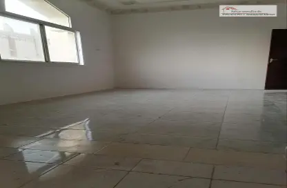 Empty Room image for: Apartment - 1 Bathroom for rent in Kamal Jamal Musal - Al Mushrif - Abu Dhabi, Image 1