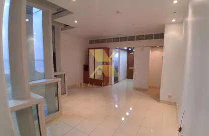 Apartment - 1 Bedroom - 1 Bathroom for rent in Baynuna Tower 1 - Corniche Road - Abu Dhabi