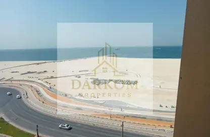 شقة - 2 غرف نوم - 2 حمامات للايجار في برج الكورنيش - طريق كورنيش عجمان - عجمان