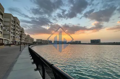 شقة - 2 غرف نوم - 3 حمامات للايجار في 16B البحيرة - لاجون - ميناء العرب - راس الخيمة - رأس الخيمة