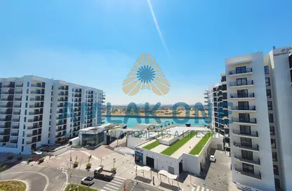 Apartment - 3 Bedrooms - 3 Bathrooms for sale in Waters Edge - Yas Island - Abu Dhabi