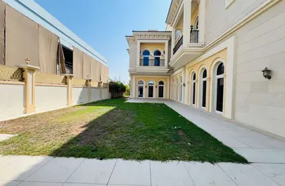 Villa - 5 Bedrooms - 5 Bathrooms for rent in Jumeirah 1 - Jumeirah - Dubai