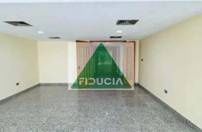 Duplex - 4 Bedrooms - 5 Bathrooms for rent in Baniyas Tower - Al Danah - Abu Dhabi