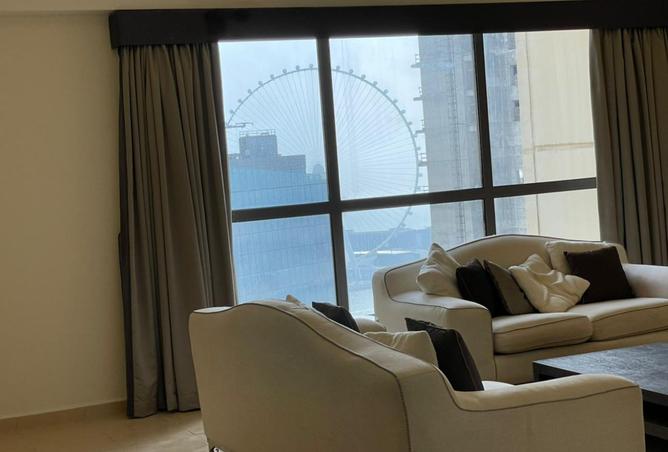 Spacious apartment with Partial Sea View