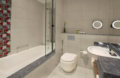 شقة - 2 غرف نوم - 2 حمامات للايجار في دبل تري-هيلتون - البرشاء 1 - البرشاء - دبي