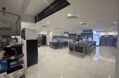 Show Room - Studio - 2 Bathrooms for rent in Hamdan Street - Abu Dhabi