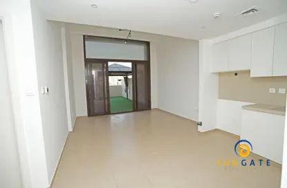 شقة - غرفة نوم - 1 حمام للبيع في 2A شقق وردة - شقق وردة - تاون سكوير - دبي