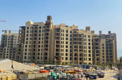 Apartment - 2 Bedrooms - 2 Bathrooms for sale in Al Jazi 4 - Madinat Jumeirah Living - Umm Suqeim - Dubai