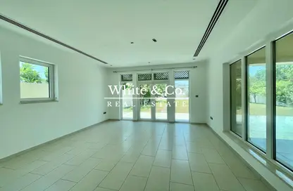 Villa - 3 Bedrooms - 4 Bathrooms for rent in Regional - Jumeirah Park - Dubai