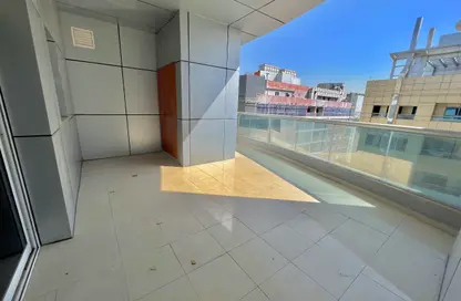شقة - غرفة نوم - 2 حمامات للايجار في مبنى فيصل - عود ميثاء - بر دبي - دبي