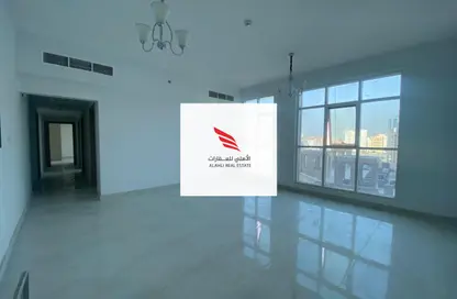 شقة - 3 غرف نوم - 3 حمامات للايجار في برج الكورنيش - طريق كورنيش عجمان - عجمان
