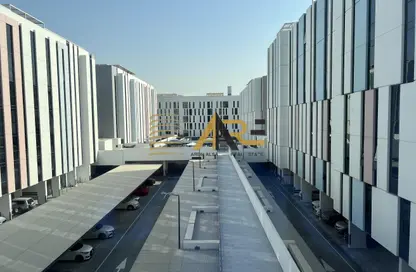 شقة - غرفة نوم - 2 حمامات للايجار في ذا لينك - إيست فييليدج - الجادة - الشارقة شقة - غرفة نوم - 2 حمامات للايجار في ذا لينك - إيست فييليدج - الجادة - الشارقة