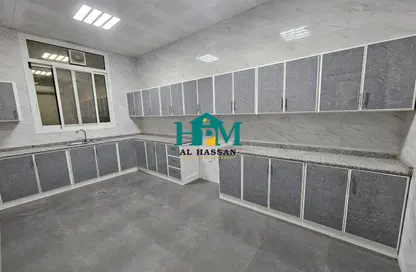 شقة - 3 غرف نوم - 4 حمامات للايجار في مدينة الرياض - أبوظبي